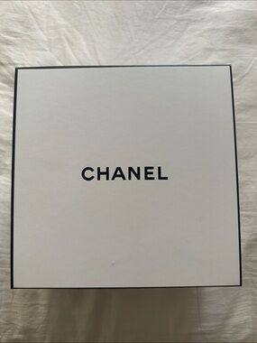 CHANEL Box